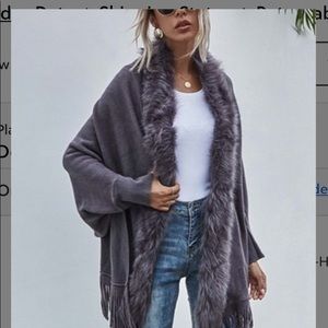 Sweater wrap with fur collar